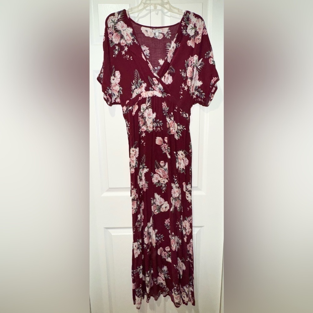 Love, Fire Floral Burgundy Maxi Dress w/tie back. Size M. VGUC